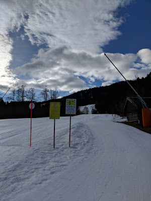 Start at Hausberg, skitour sign right from the start