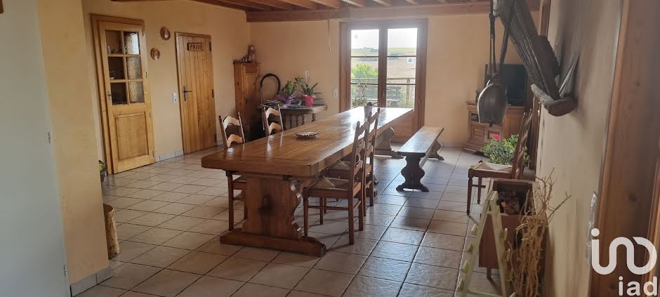 Vente maison 11 pièces 350 m² à Vendranges (42590), 380 000 €