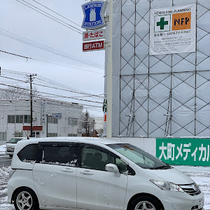 フリード GB4