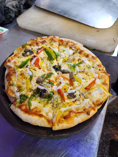 Veggie Paradise Pizza