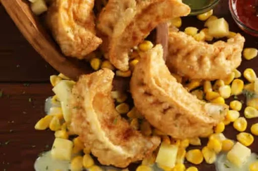 Corn And Cheese Crispy Fried Momos [6 Pieces]