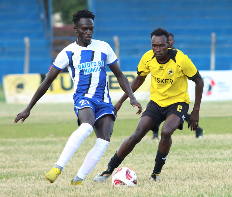 Sofapaka's Rodgers Kipkemoi vies for the ball with Tusker's Michael Oduor