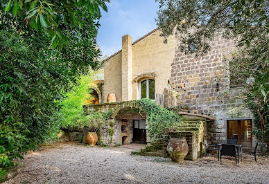 Corps de ferme avec jardin 1