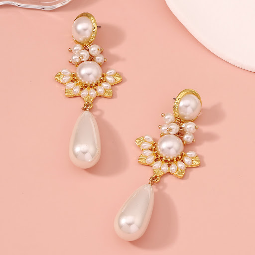 Title 4, European and American High Class Elegant Ear Studs