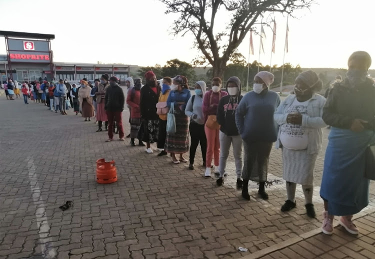 Social grant beneficiaries from Mqanduli and surrounding areas queueing.