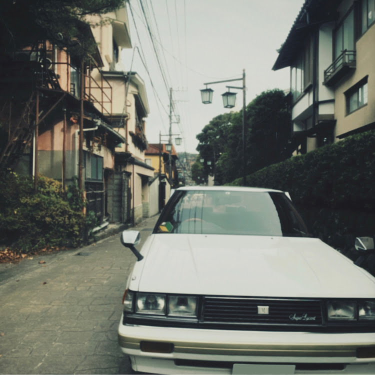 クレスタの旧車・ハイソカー・ドライブ・車内からかすかに聞こえてくる音楽に関するカスタム事例の投稿画像1枚目
