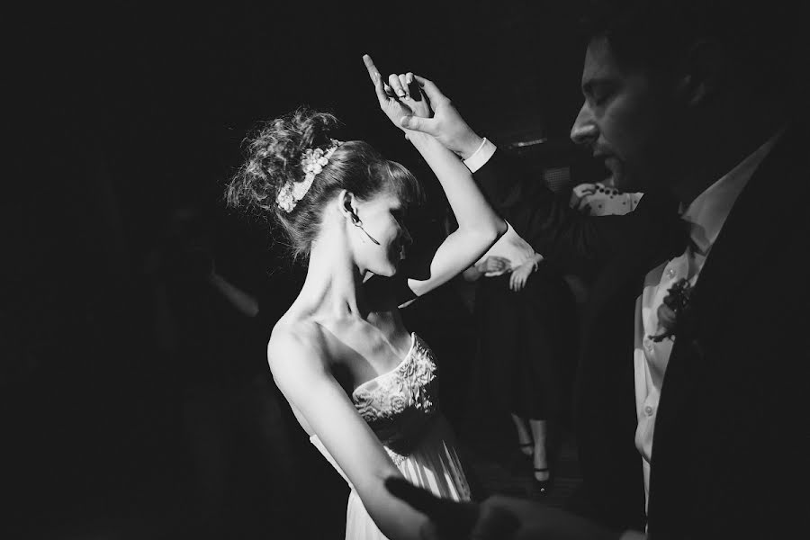 Wedding photographer Maksim Smirnov (maks-). Photo of 22 April 2015