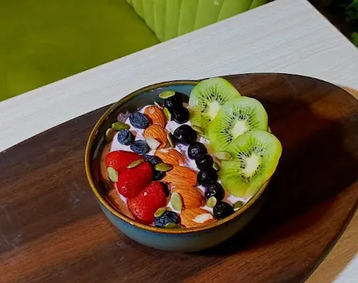 Mix Berries Kiwi & Nuts Smoothie Bowl