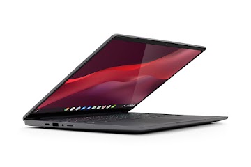 Een close-up van de poorten en de externe knoppen aan de linkerkant van een iets geopende IdeaPad Gaming Chromebook 16