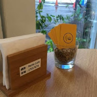 Knutsen Petite Cafe 肯努森咖啡