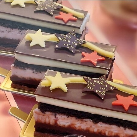 西武池袋本店のデパ地下にて 星や夜空をモチーフにした 七夕スイーツ 販売中 Trill トリル
