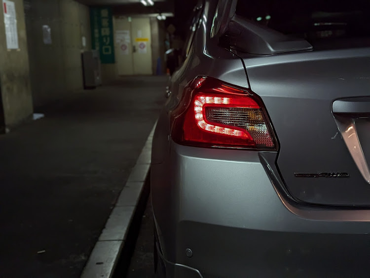 WRX STIのスバル乗りと繋がりたい・アイスシルバー・WRX STI・ドライブ・運営さんピックアップに載せて下さいに関するカスタム事例の投稿画像1枚目