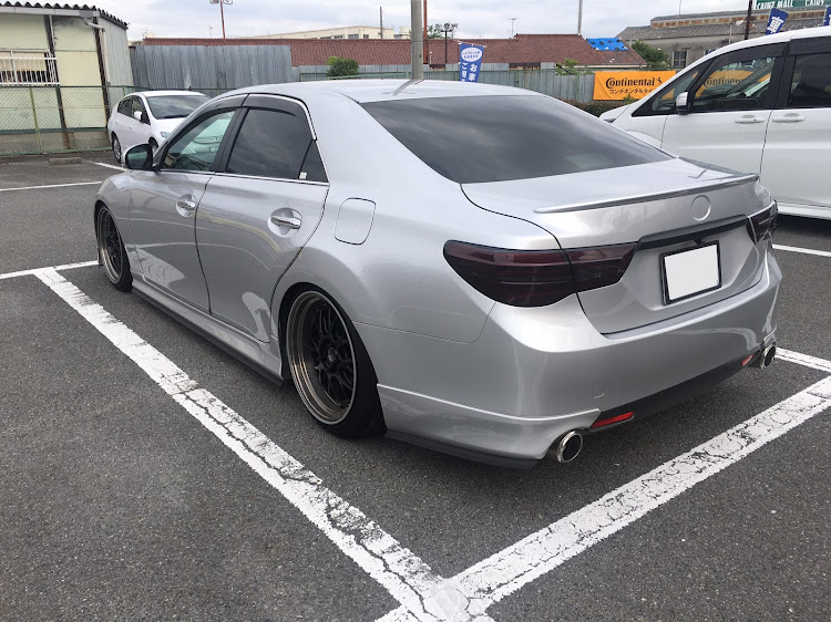 マークXのDIY・スーパーオートバックス高槻店・向島自動車用品製作所 M’SPORT M’LINES カジュアルテープ・手軽にサクッとカスタム出来て楽しい・レッドメモリーに関するカスタム事例の投稿画像2枚目