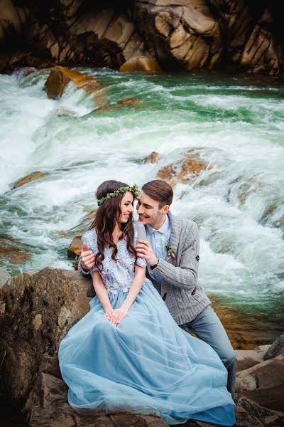 Fotógrafo de casamento Liliya Kipeschuk (liliakipeshyk25). Foto de 4 de abril 2016