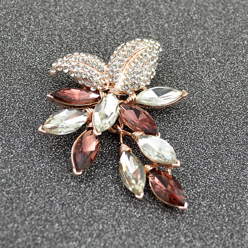 Title 5, Volledig diamant Oostenrijkse kristallen broche...