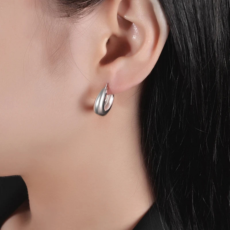 Vrouwen oorbellen, geometrische ronde ringen, eenvoudig en hoogwaardig. Stijlvolle oorbellen voor een elegante en moderne uitstraling.