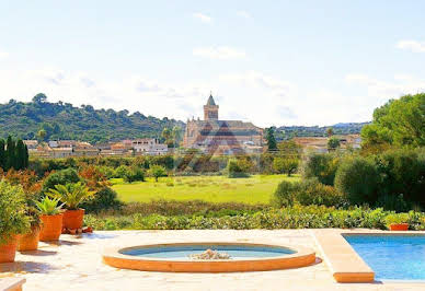 Villa avec piscine et terrasse 2