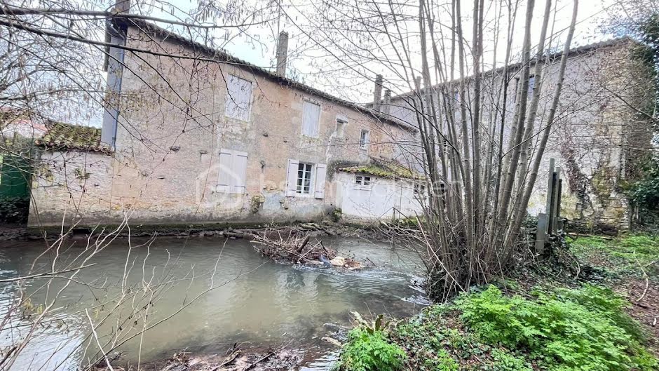 Vente moulin 15 pièces 400 m² à Saint-Maixent-l'Ecole (79400), 320 000 €