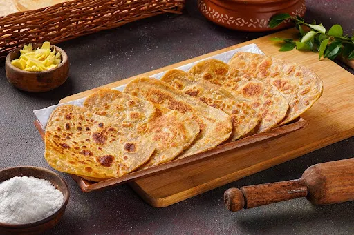 Whole Wheat Triangle Paratha (6 Pcs)