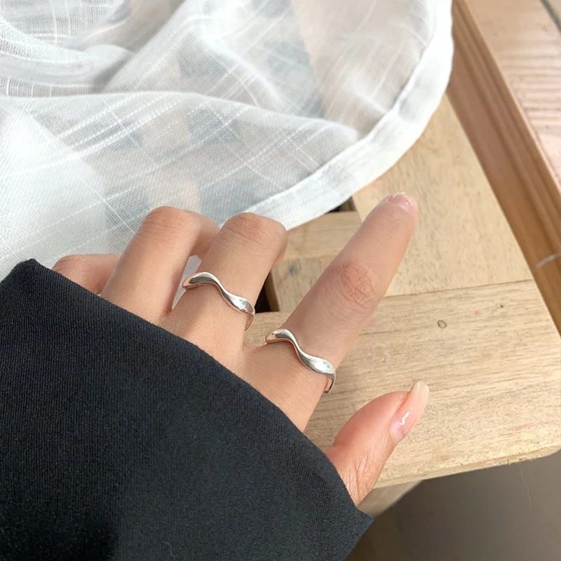 Bague femme, niche, luxe léger avancé, ouverture ajustable, ornement de mode, design élégant et sophistiqué pour un look tendance.
