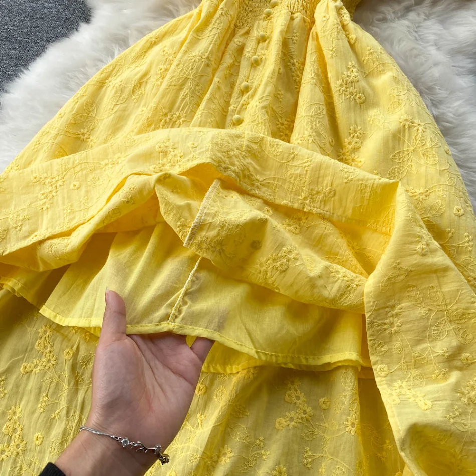 Elegante vestido francés de línea A con cuello en V suave para mujer, perfecto para lucir un estilo sofisticado y cómodo en cualquier ocasión.