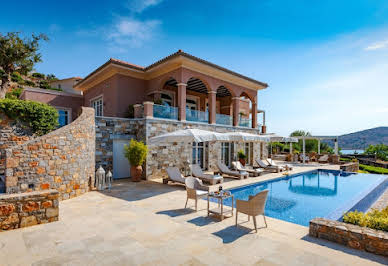 Villa with pool 3