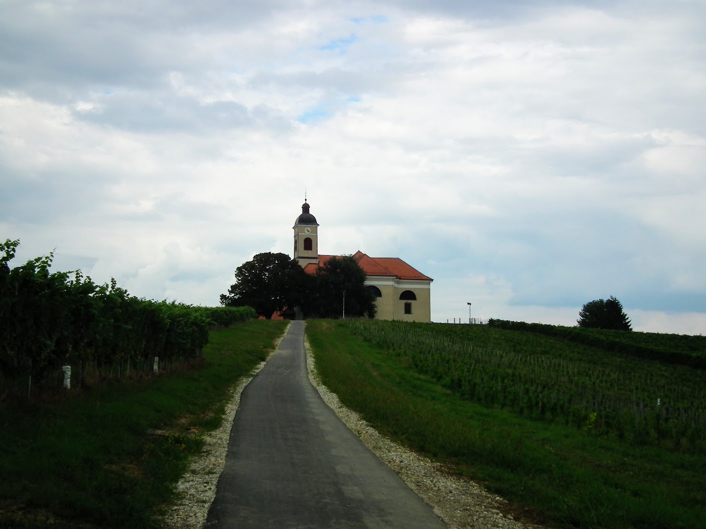 Kapelski vrh - Cerkev svete Marije Magdalene (Szent Mária Magdolna rk. templom)