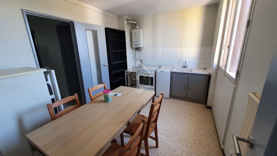 Location  appartement 2 pièces 50 m² à Arles (13200), 648 €