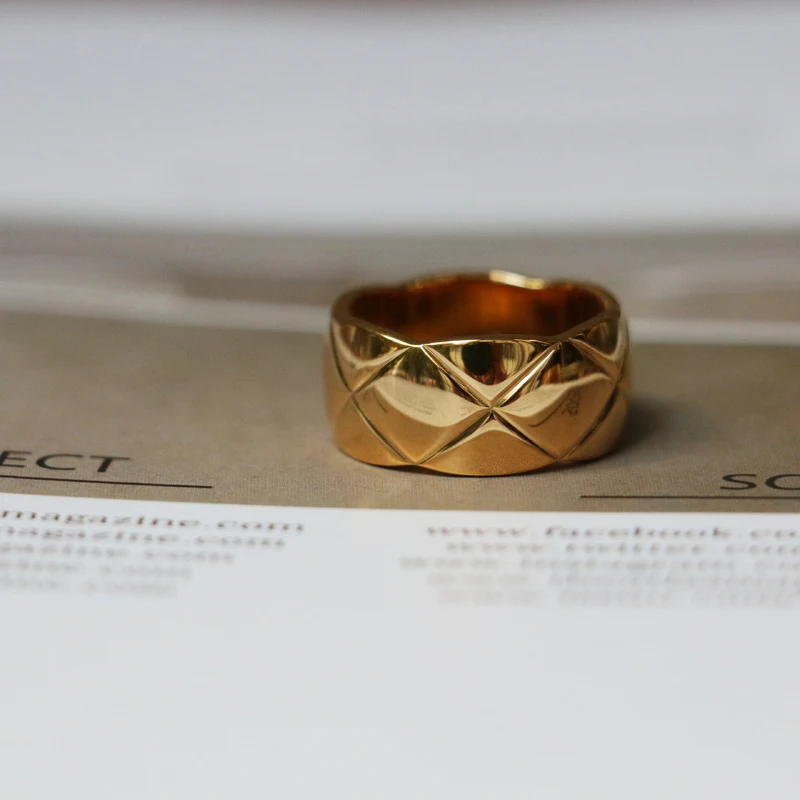 Title 6, Klassieke, veelzijdige ring met brede en smalle...