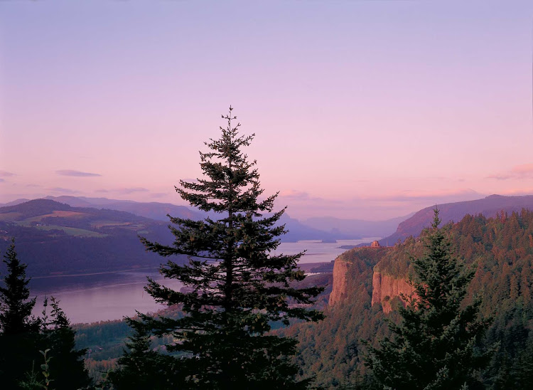 Visit the Columbia River Gorge and take in the beautiful sights during a Lindblad Expeditions tour of Lewis & Clark sites. 