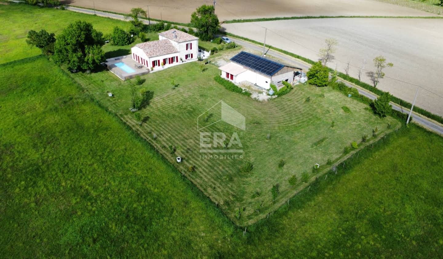 House with pool and terrace Lavardac