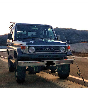 ランドクルーザー70 HZJ77V