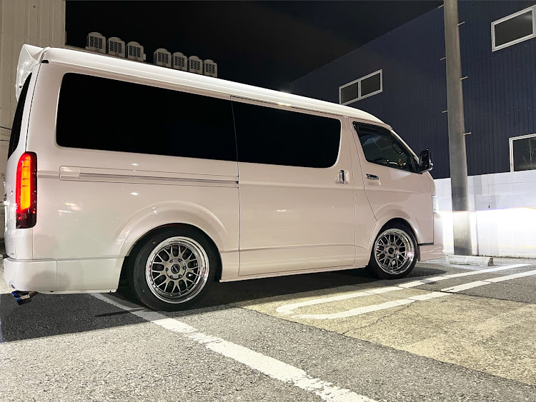 ハイエースバンのハイエースワイド・ファブレスLM-9・ハイエース7型・ハイエース200系に関するカスタム事例の投稿画像3枚目