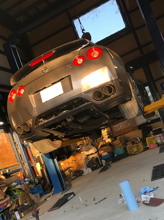 NISSAN GT-RのGT-R・R35・DIY・リフトアップ・マイガレージに関するカスタム事例の投稿画像1枚目