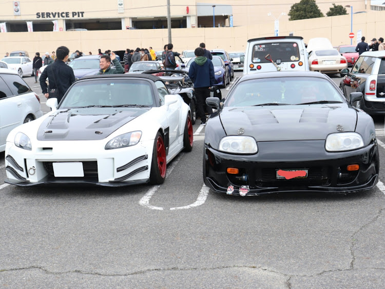 カプチーノのオートプラネット名古屋・イベント・スポーツカー多い日・停めれずウロウロする車多数・CARTUNEでの初対面の人も多数に関するカスタム事例の投稿画像2枚目