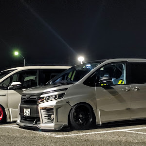 ヴォクシー ZRR80W