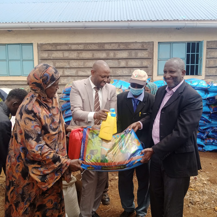 Dakabaricha resident on Thursday November 3, 2022 received relief food