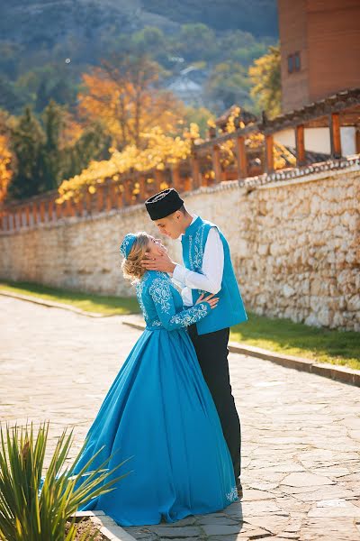 Fotógrafo de casamento Sveta Sukhoverkhova (svetasu). Foto de 13 de fevereiro 2018