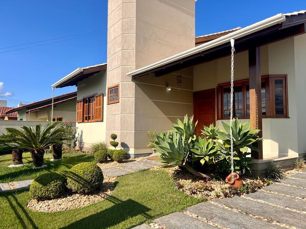 Casa com 3 dormitórios à venda, 315 m² por R$ 790.000,00 - Universitário - Tijucas/SC