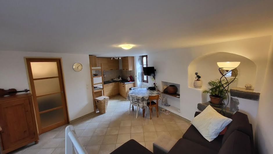 Location  appartement 1 pièce 33 m² à Saint-Alban-Auriolles (07120), 507 €