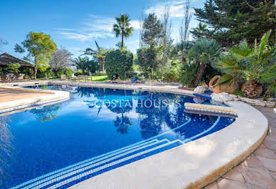 Property with pool 4