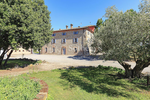 Farmhouse with pool 3