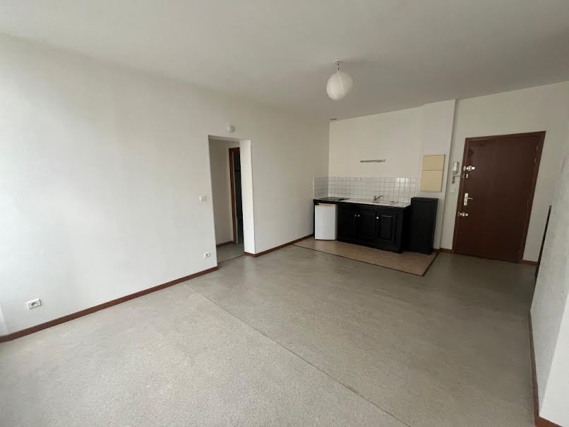 Location  appartement 2 pièces  à Lille (59000), 648 €