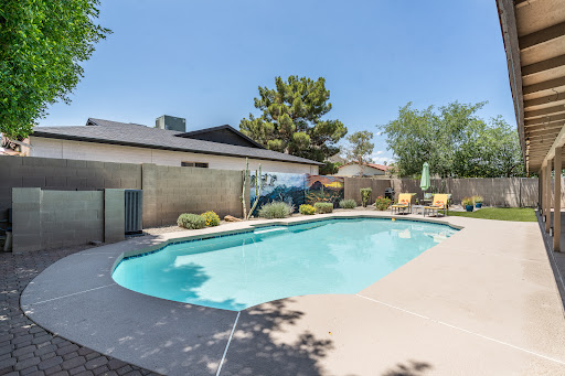 House with pool 3