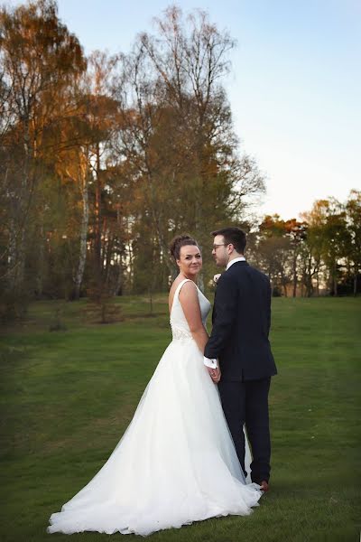 Fotógrafo de casamento Emma Brooks (emmabrooksphoto). Foto de 2 de julho 2019