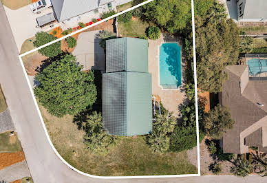 House with pool 2