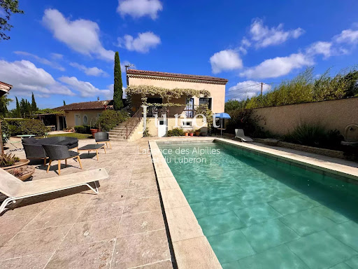 House with pool 2