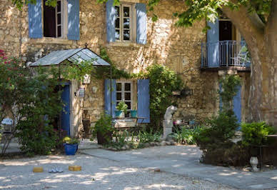 Chambre d"hôte avec terrasse et piscine 2