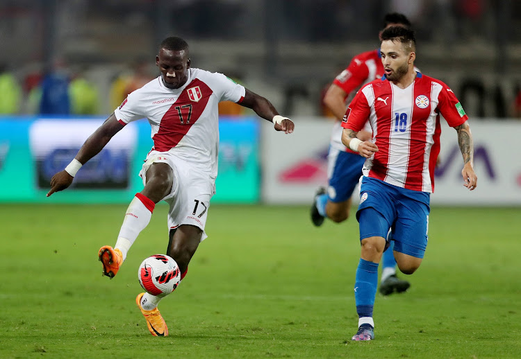 Peru's Luis Advincula in action with Paraguay's David Colman