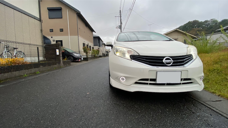ノートの右斜め前写真展・雨もしたたるいい車に関するカスタム事例の投稿画像2枚目